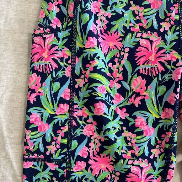 Lilly Pulitzer Luxletic Low Tide Navy Garden Cropped Leggings Sz Small - Picture 8 of 9